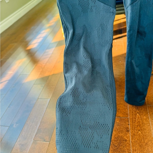 Under Armour RARE Chettah Mesh Leggings - Picture 2 of 3